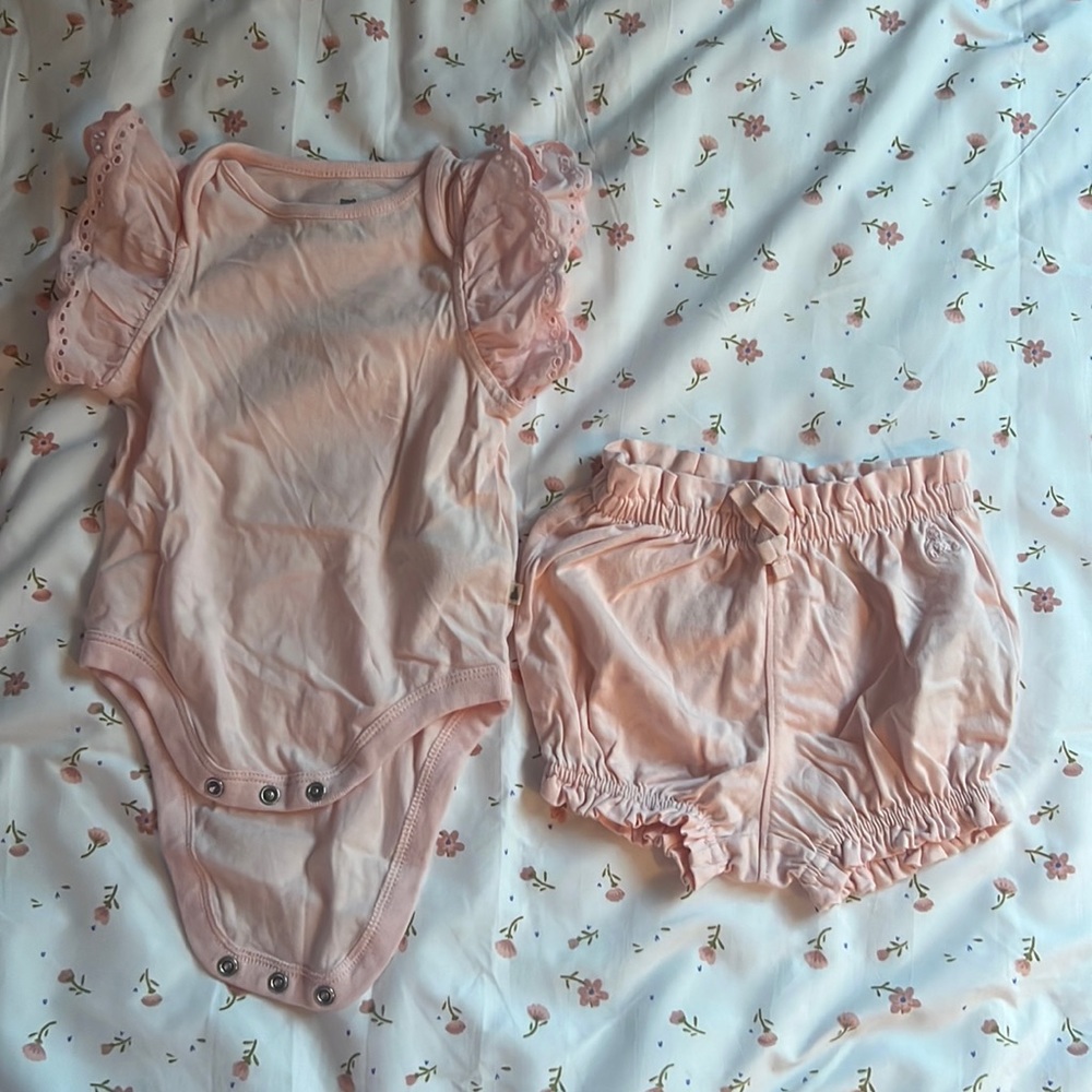 Baby gap onesie and shorts 3-6 months